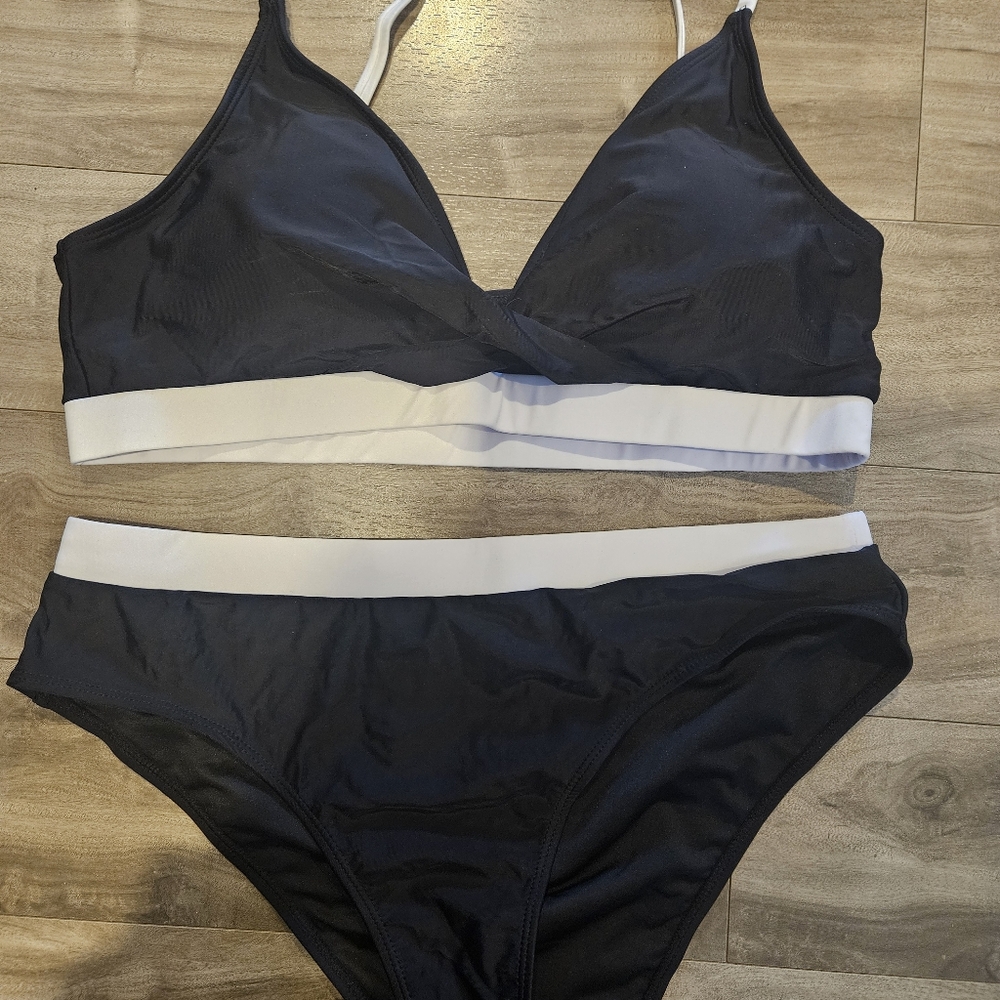 Black and White Women's Bikini Set XXL - Picture 3 of 5